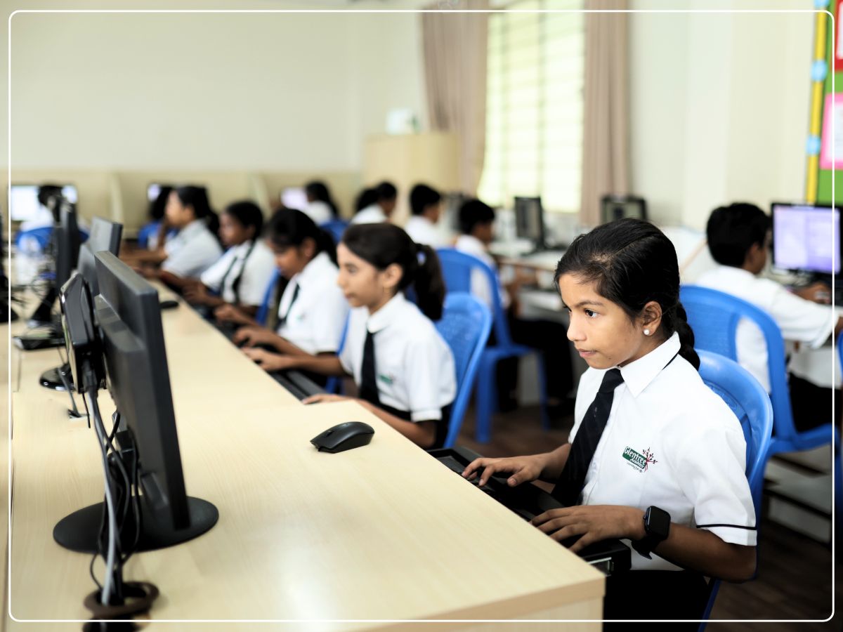 students-in-digital-computer-lab