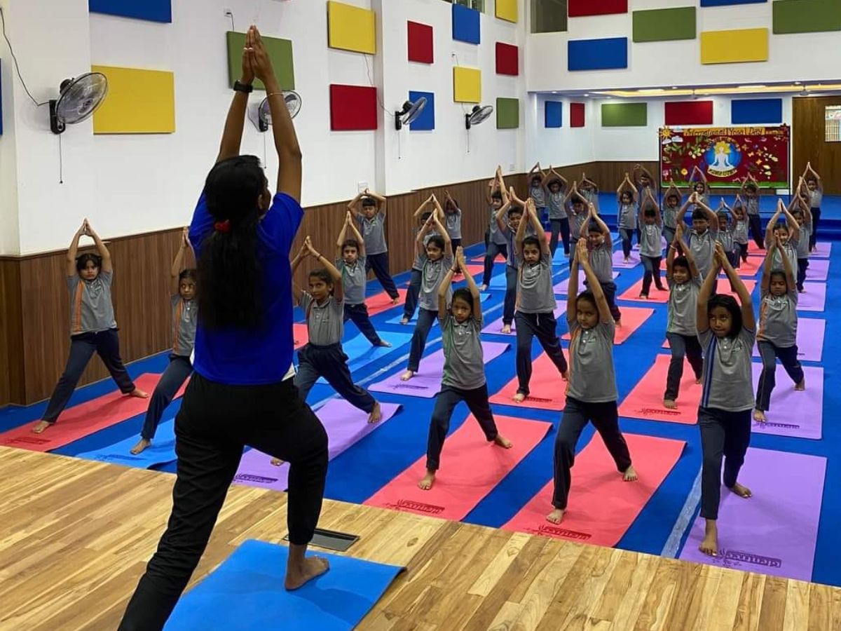 yoga-teacher-teaching-yoga-for-pre-primary-students